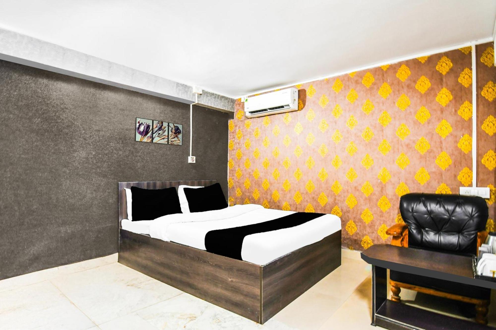 Super Hotel O Champasari Siliguri Formerly Four Fox Suits Panchanai Exterior photo